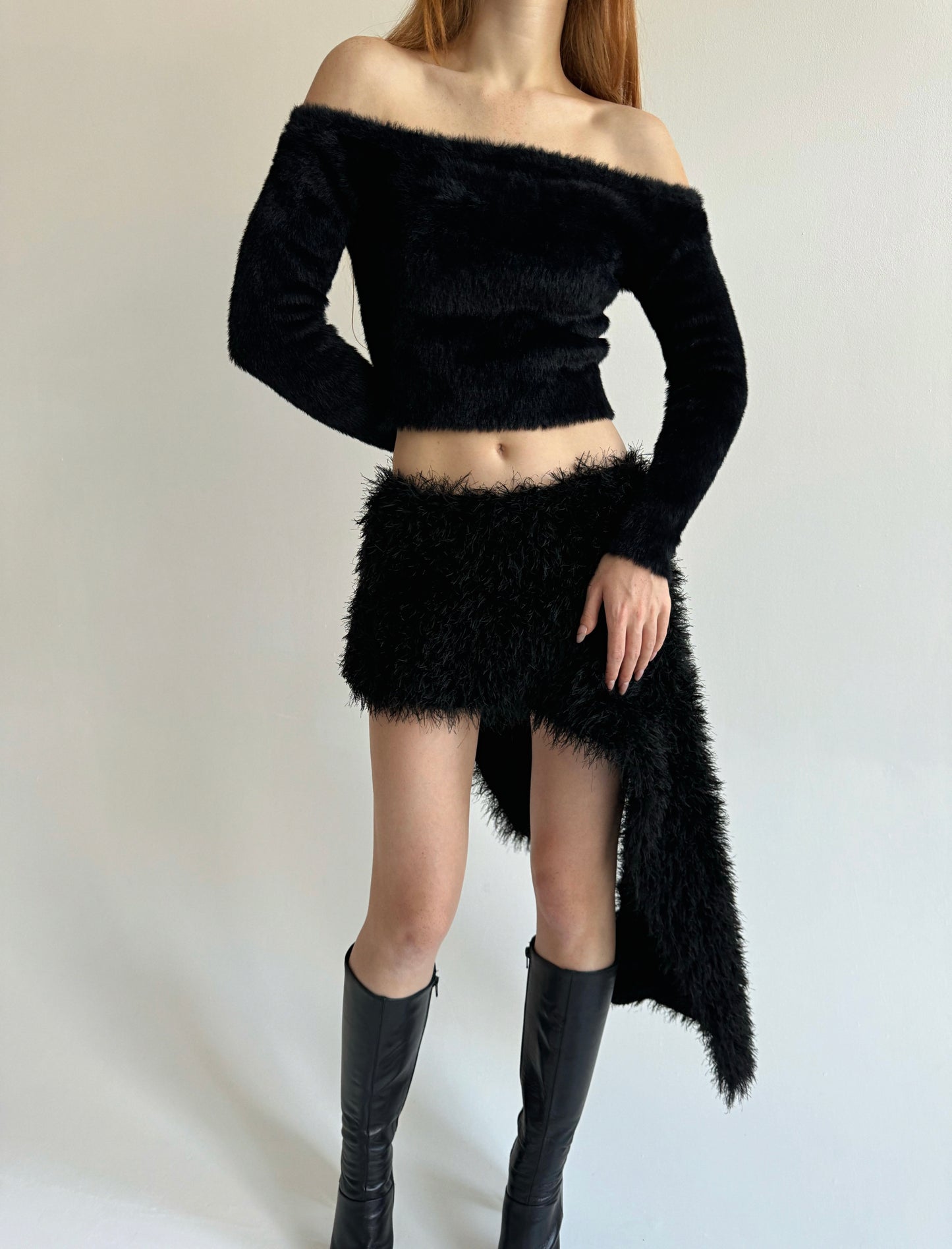 Y2K fluffy cropped sweater