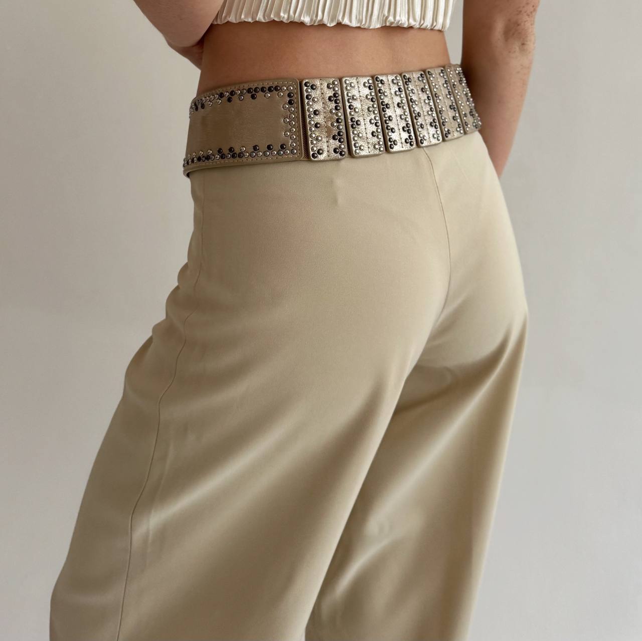 Vintage asymmetrical belt with circle buckle
