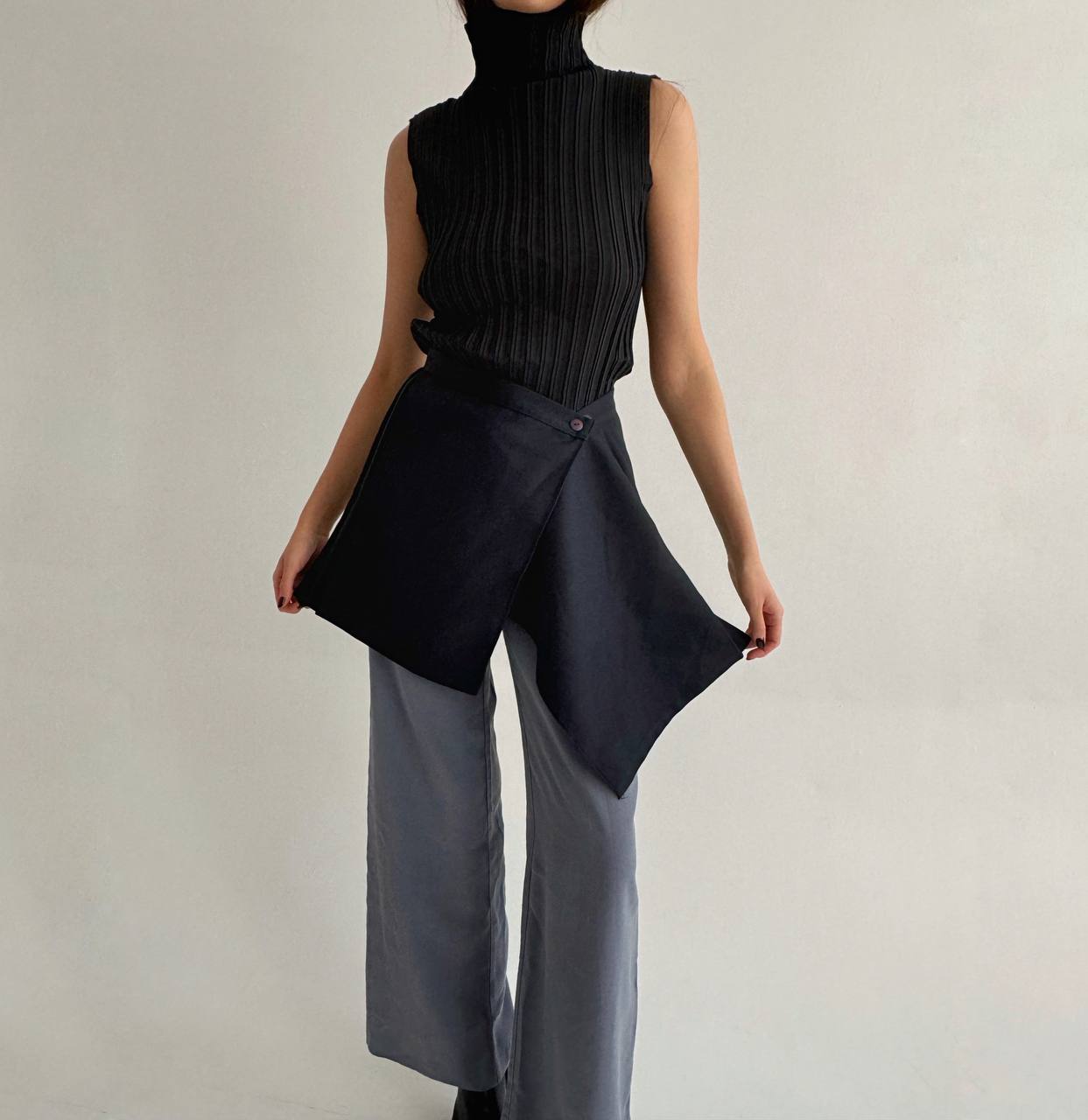 Vintage navy pleated skirt