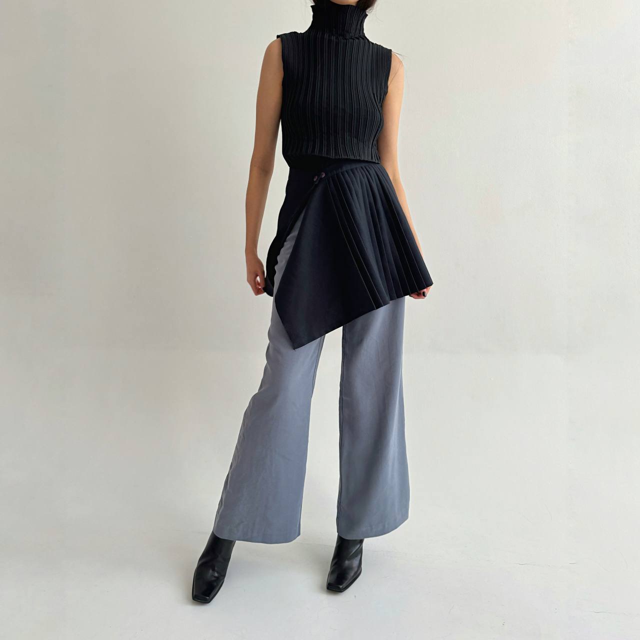 Vintage navy pleated skirt