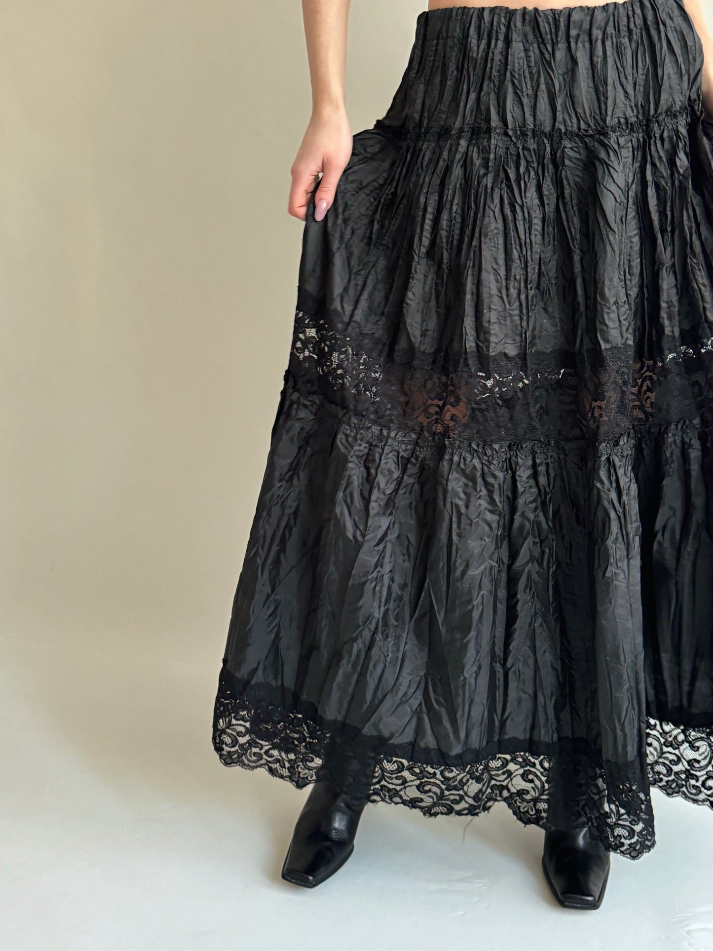 Vintage gothic skirt with lace