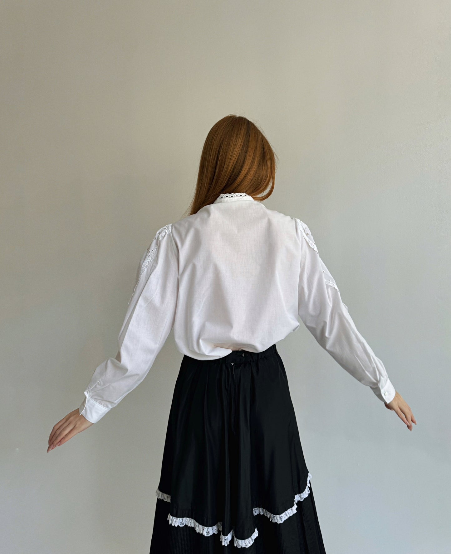 Vintage 100% cotton blouse with eyelet embroidery