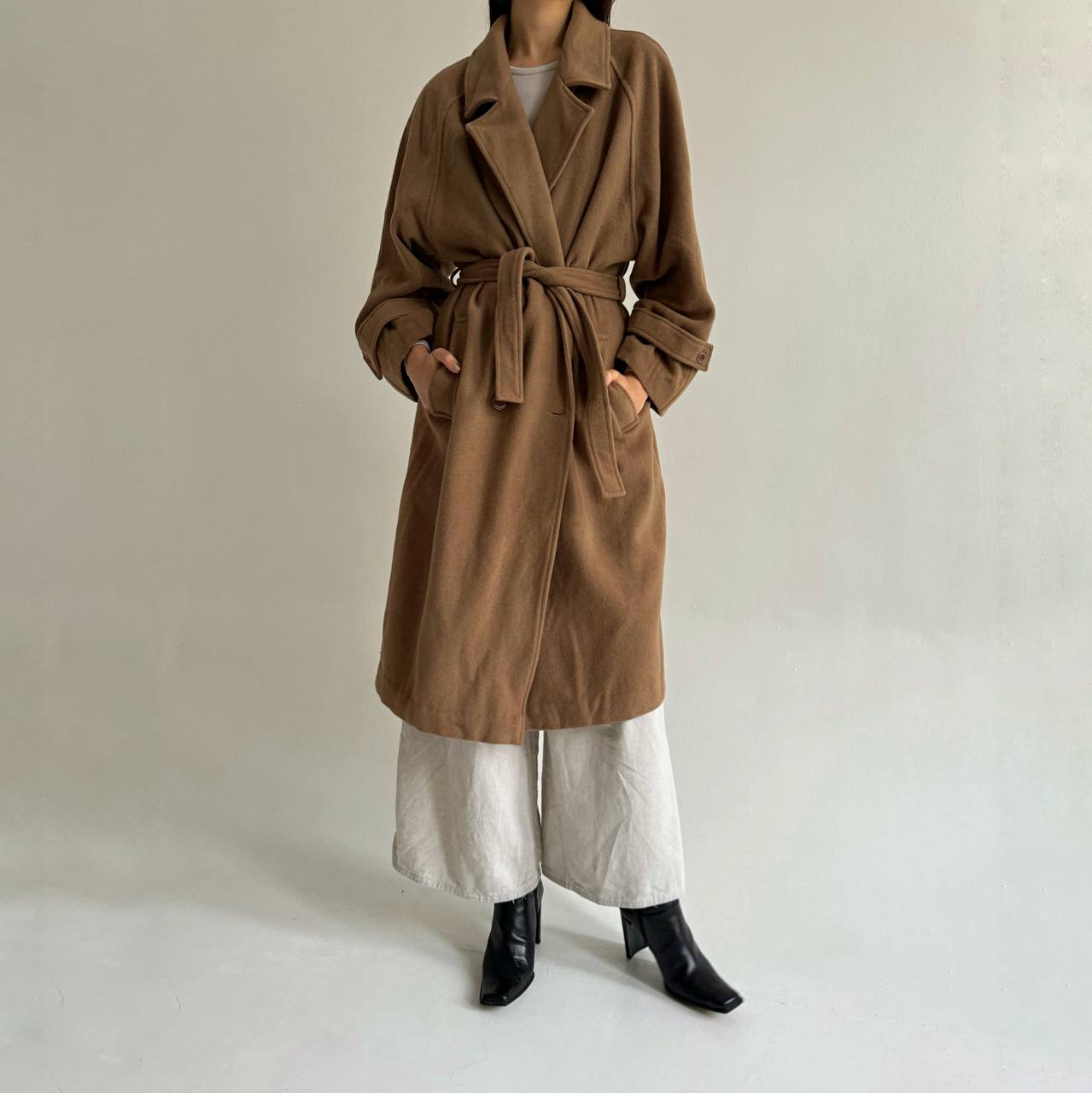 Vintage woollen beige coat