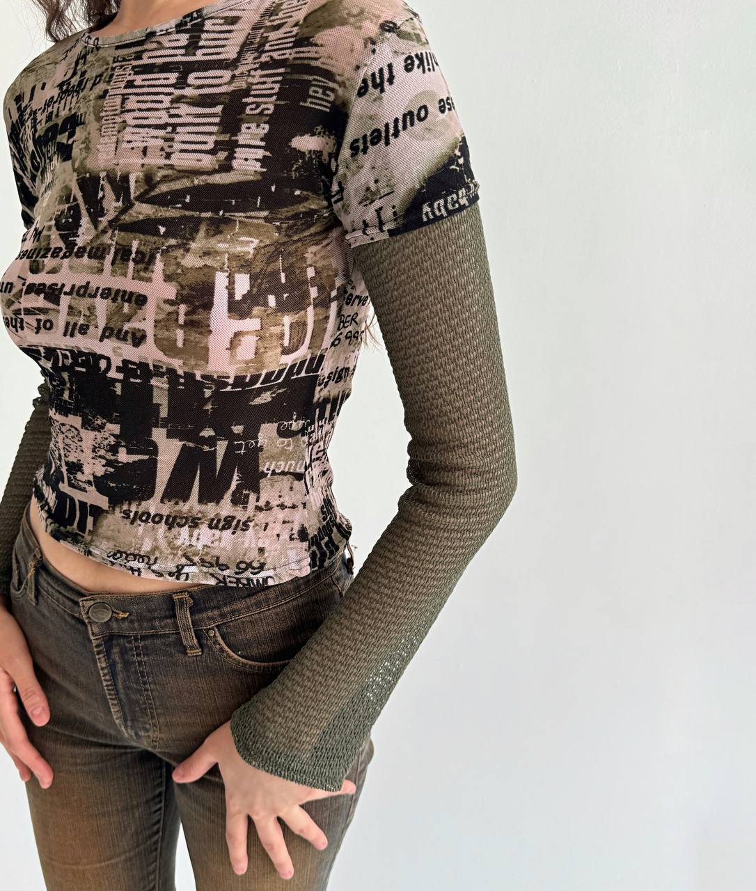 Vintage mesh font print blouse