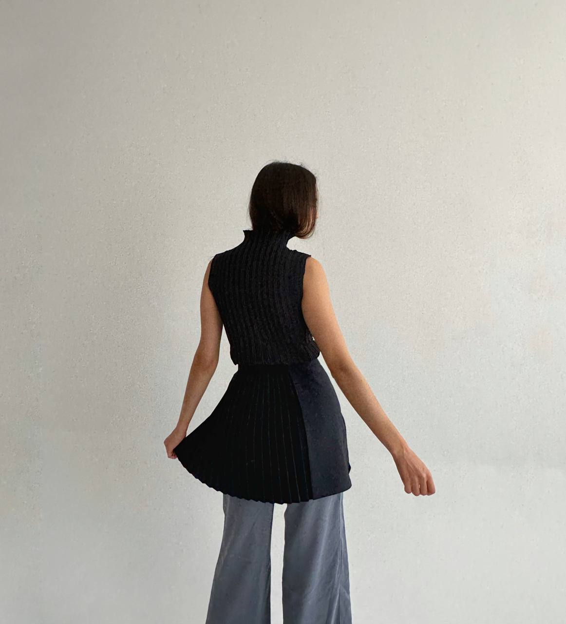Vintage navy pleated skirt