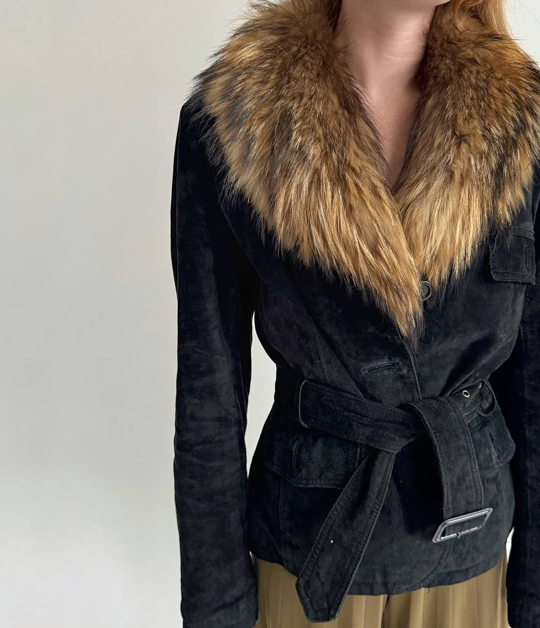 Vintage leather jacket with real fur collar