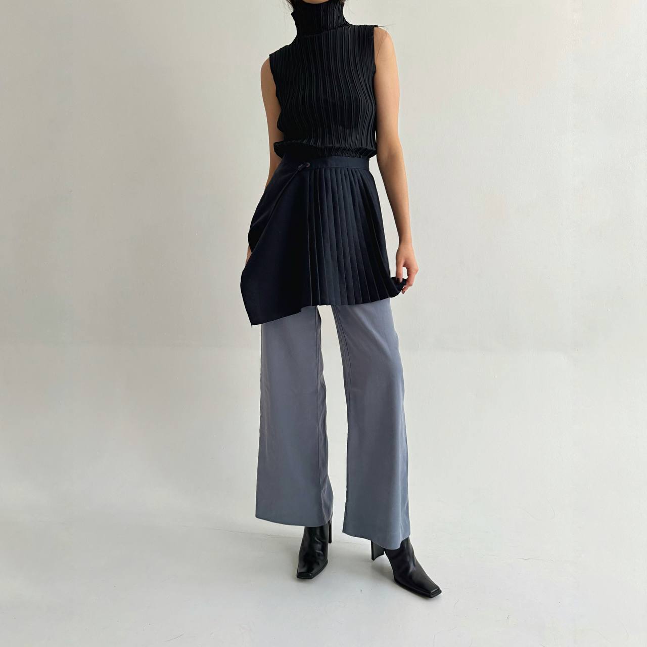 Vintage navy pleated skirt