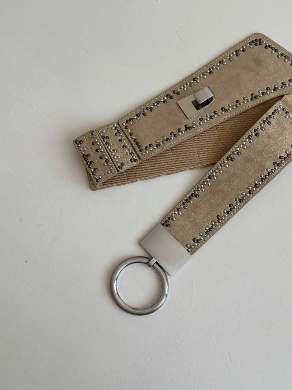 Vintage asymmetrical belt with circle buckle