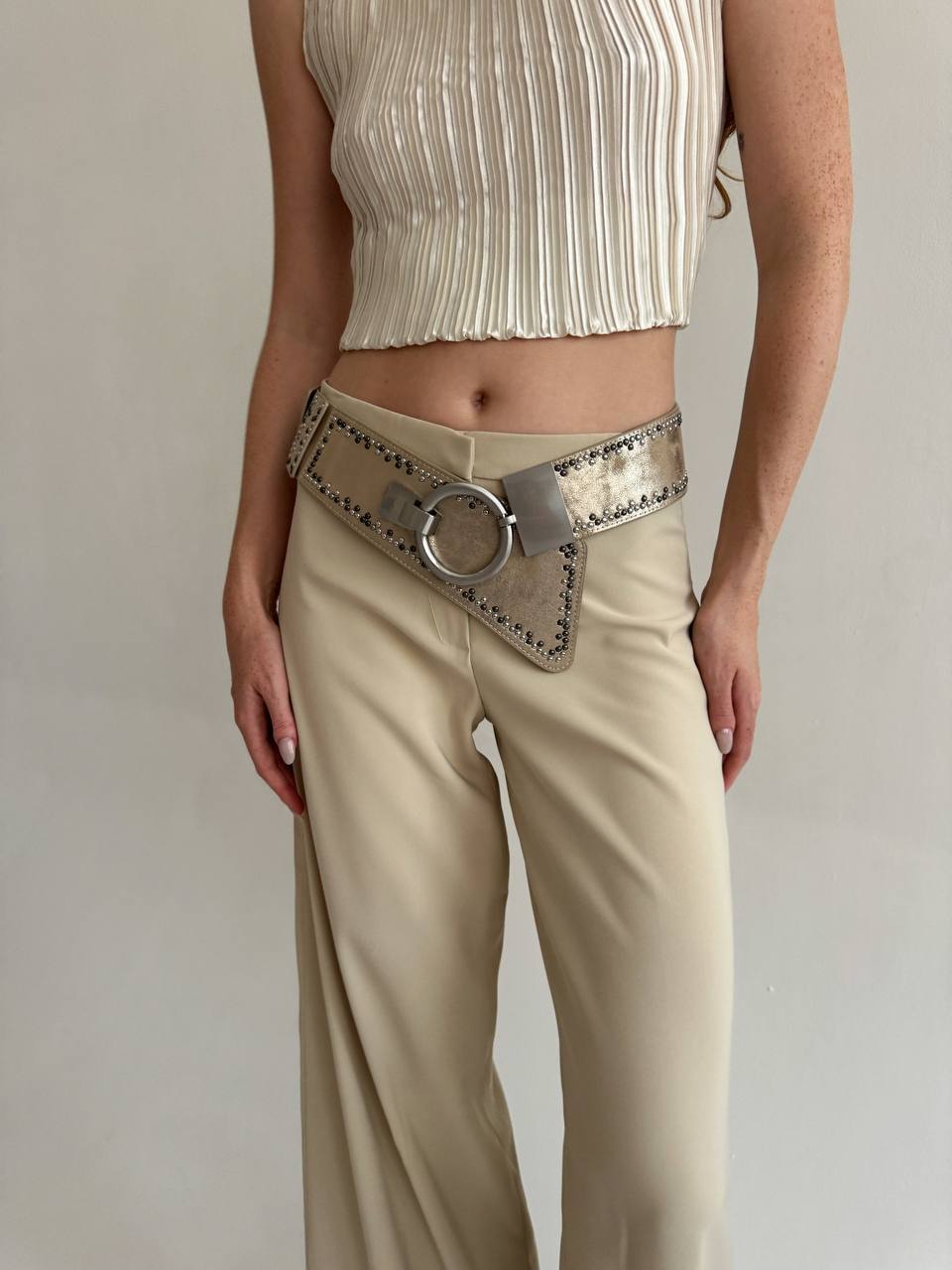 Vintage asymmetrical belt with circle buckle