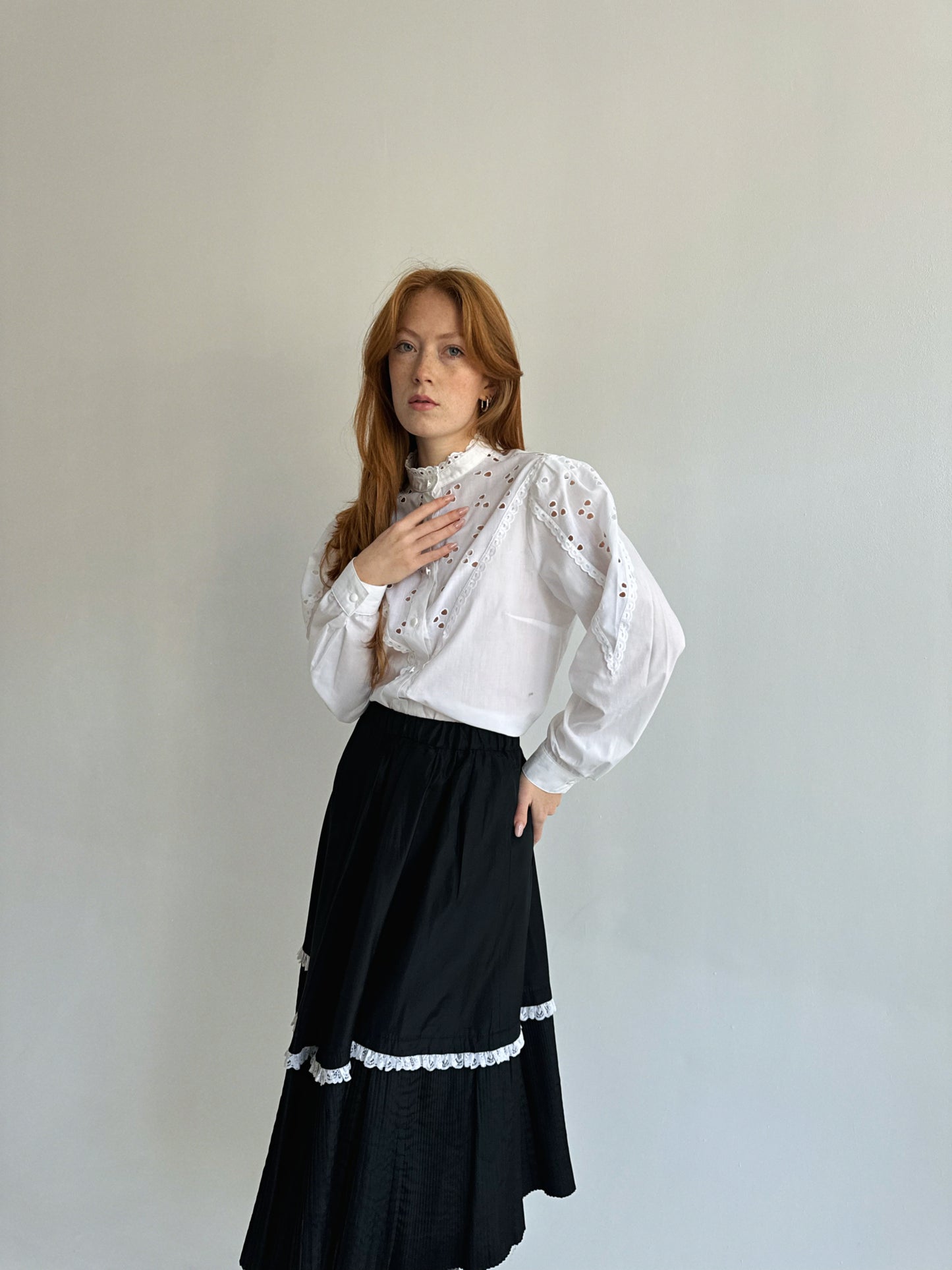 Vintage 100% cotton blouse with eyelet embroidery