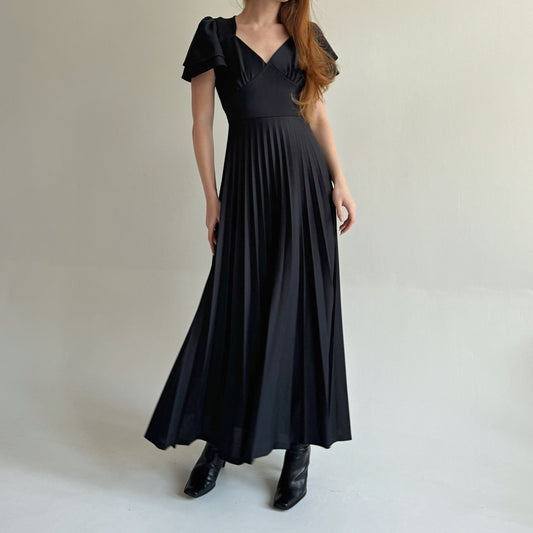 Vintage pleated dress with beautiful sleeves