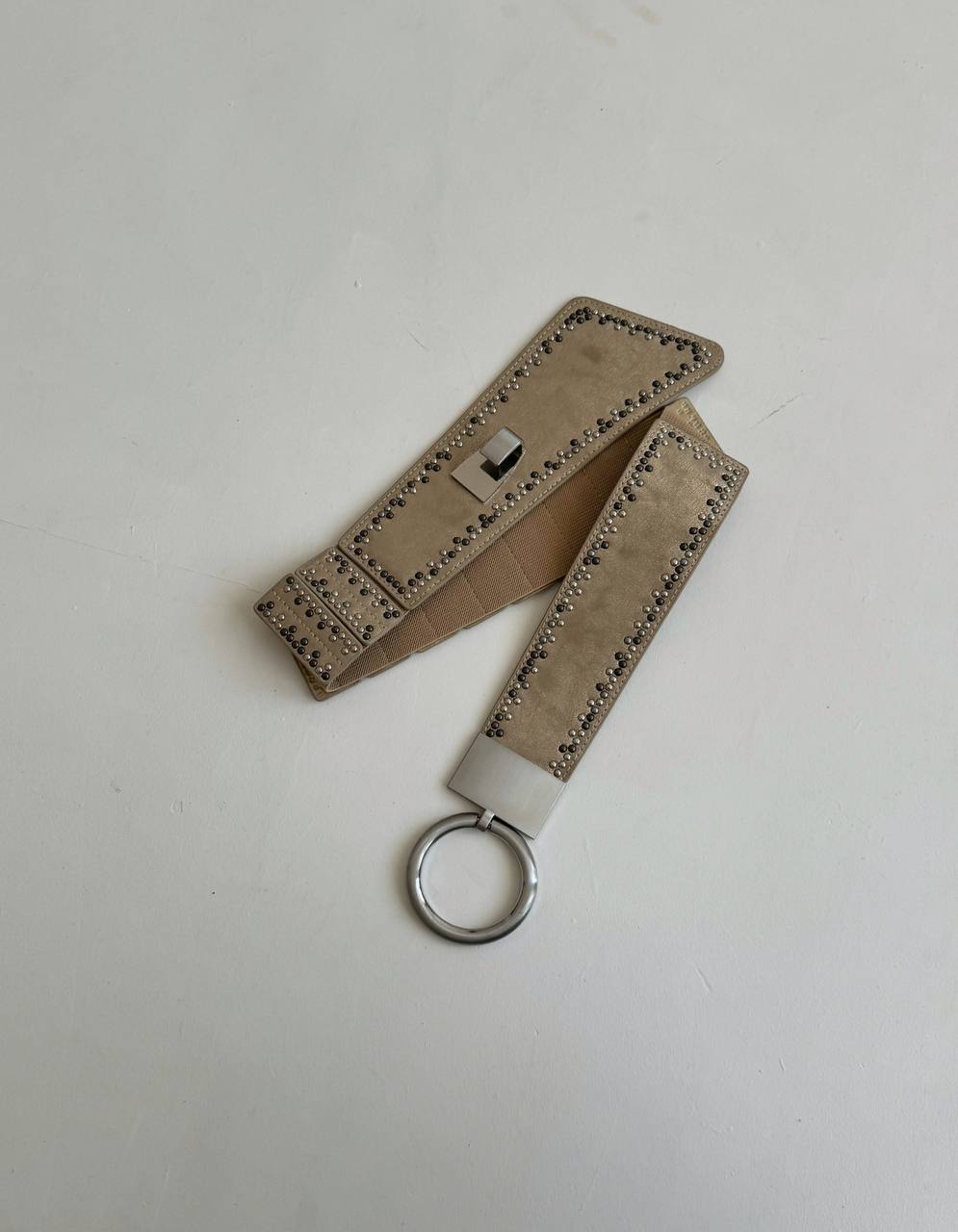 Vintage asymmetrical belt with circle buckle