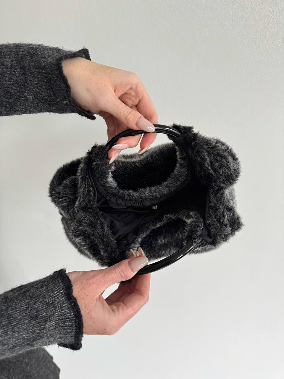 Vintage grey faux fur hand bag