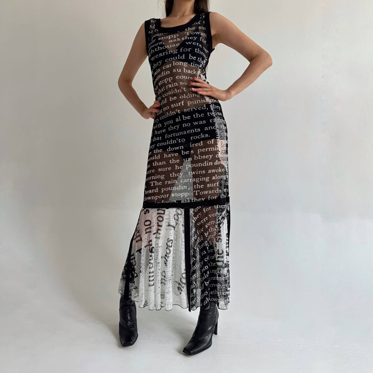 Vintage mesh font print dress
