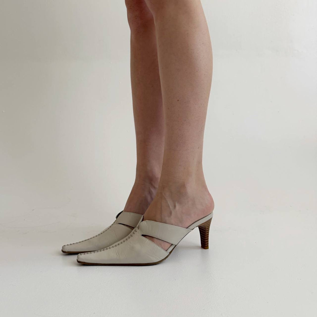 Vintage genuine leather ivory mules