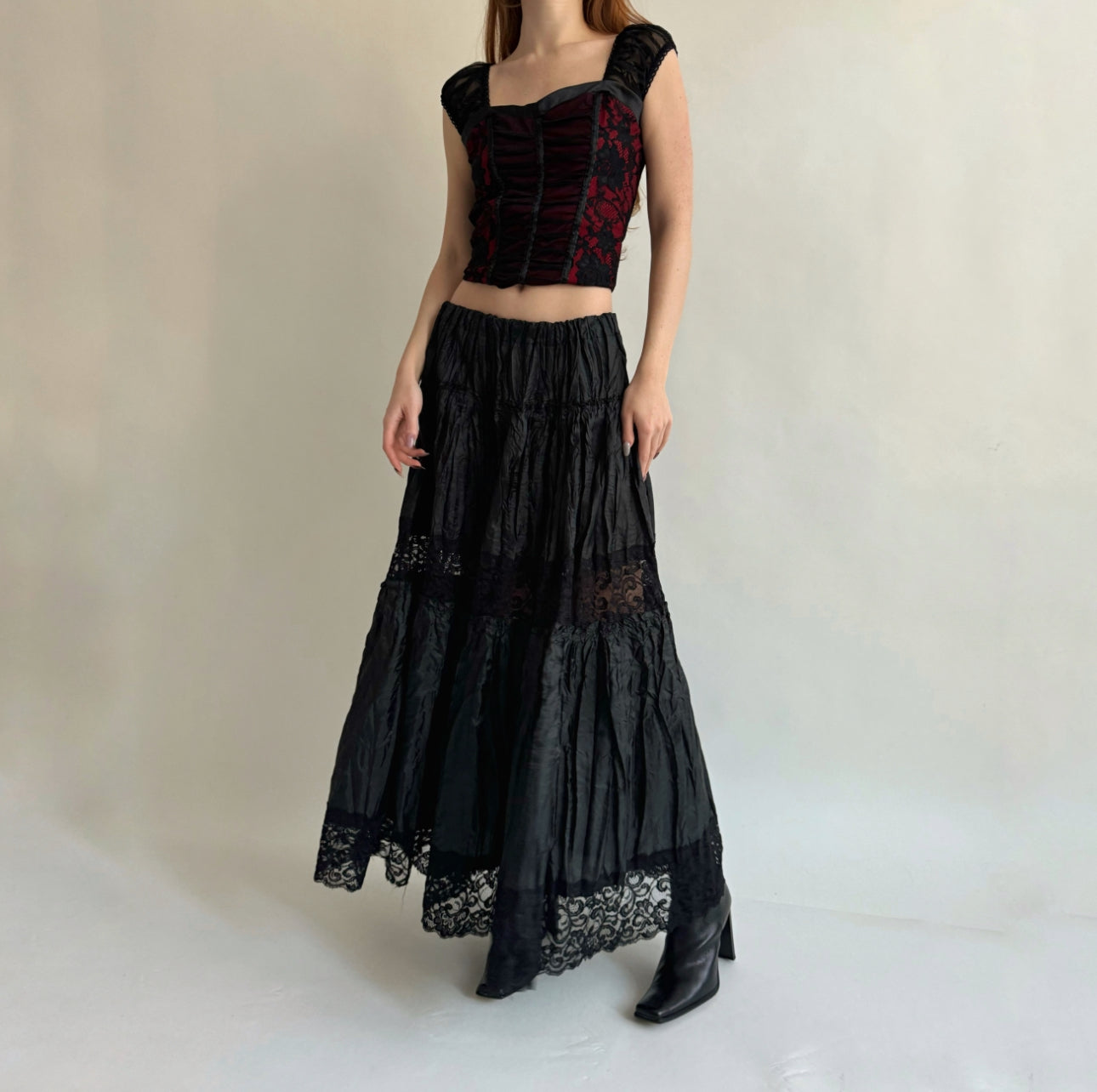 Vintage gothic skirt with lace