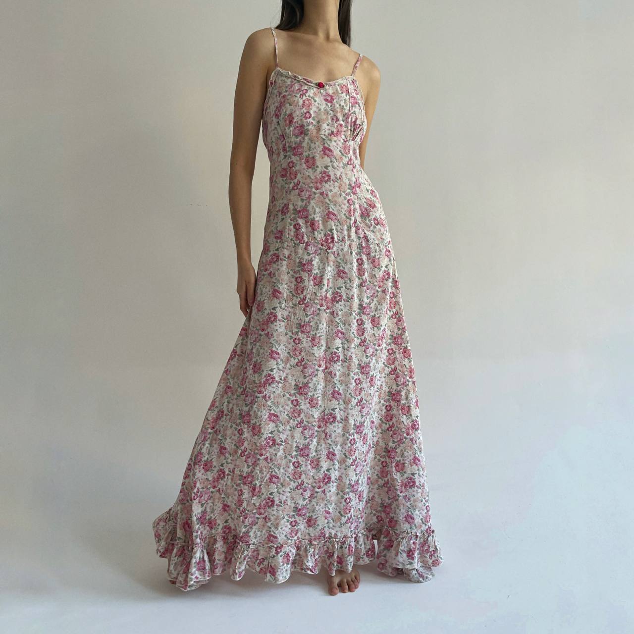 Long maxi dress with pink flower pattern and ruched bottom