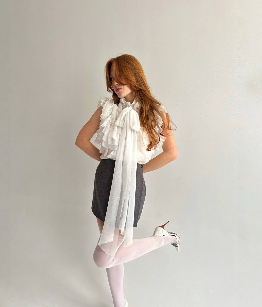 Vintagewhite blouse with raw trim ruffles