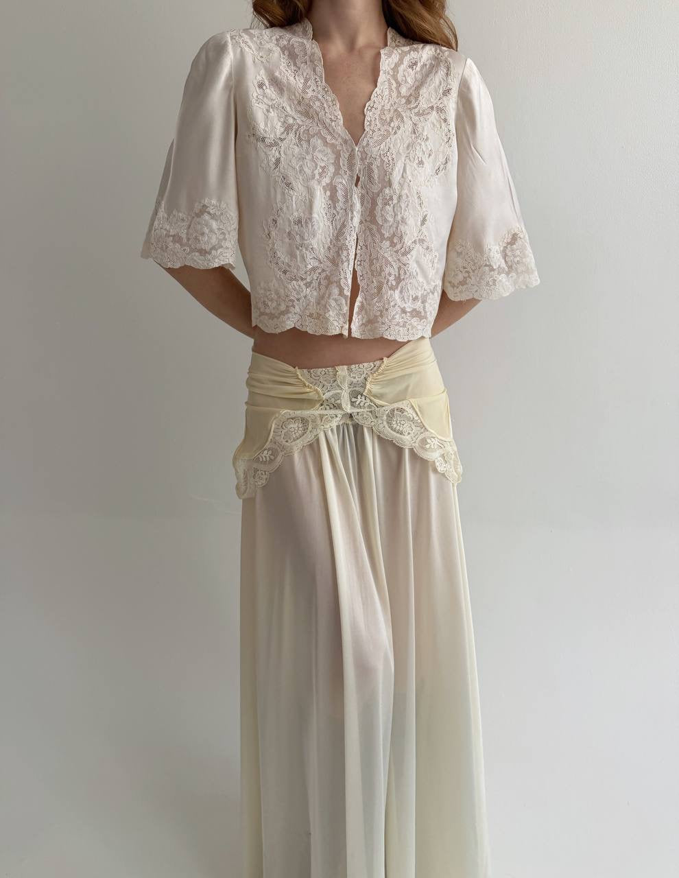 Vintage 1940s 100% pure silk satin cream blouse