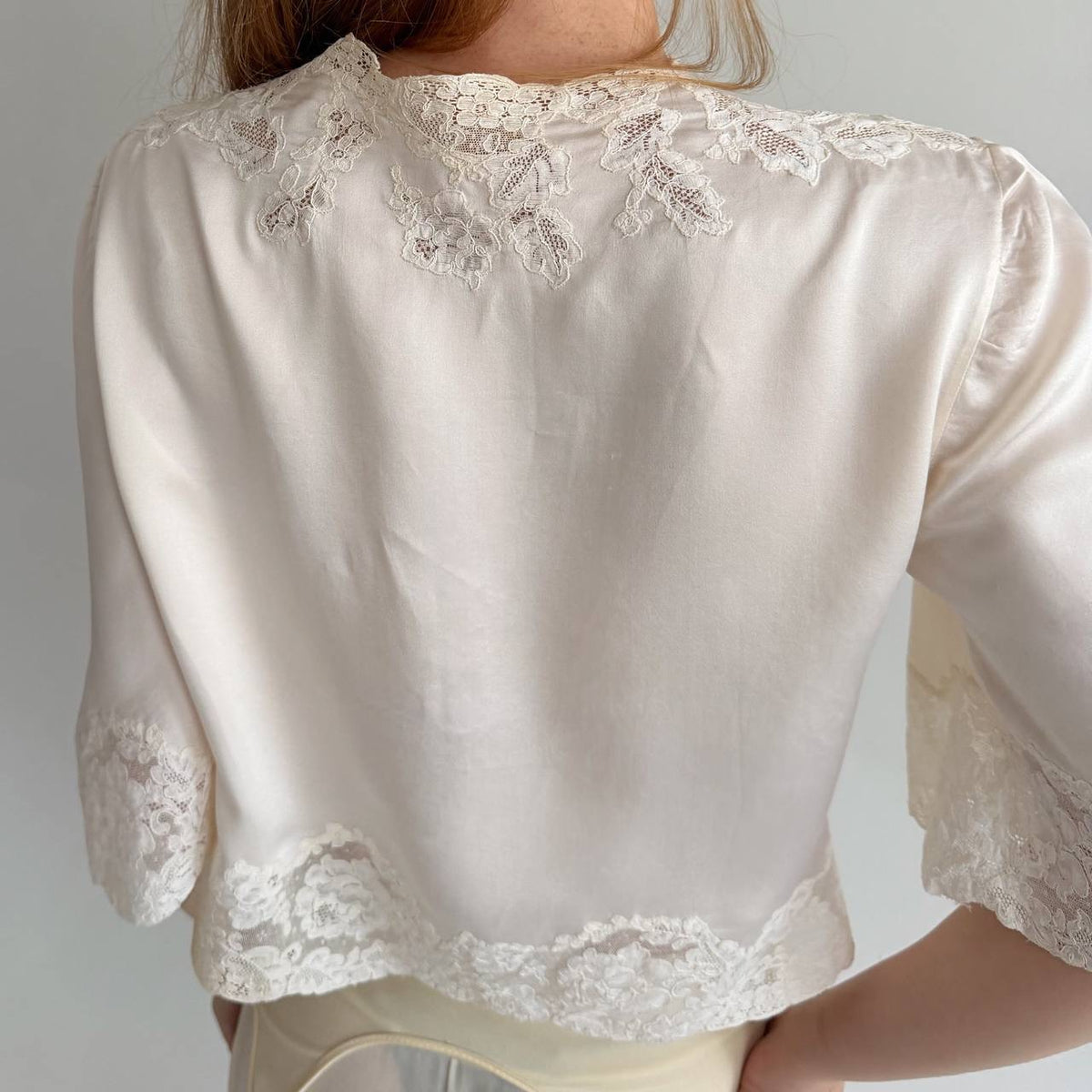 Vintage 1940s 100% pure silk satin cream blouse