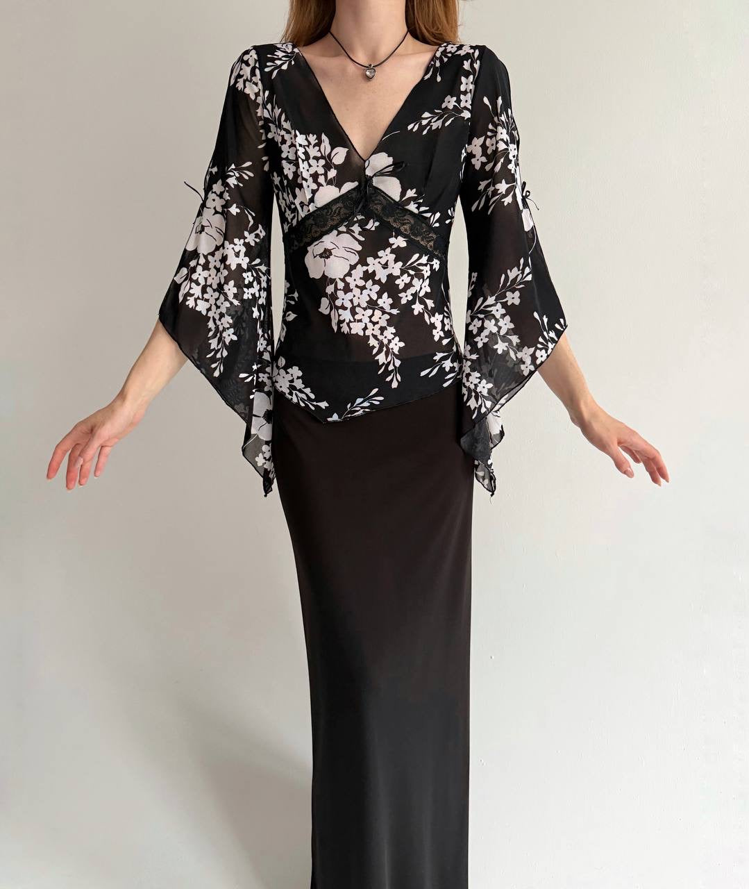 Vintage black & white floral semi blouse