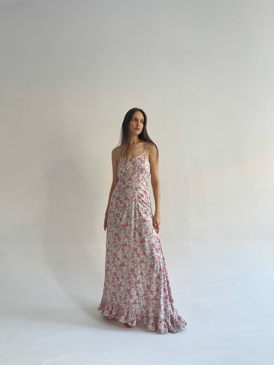 Long maxi dress with pink flower pattern and ruched bottom