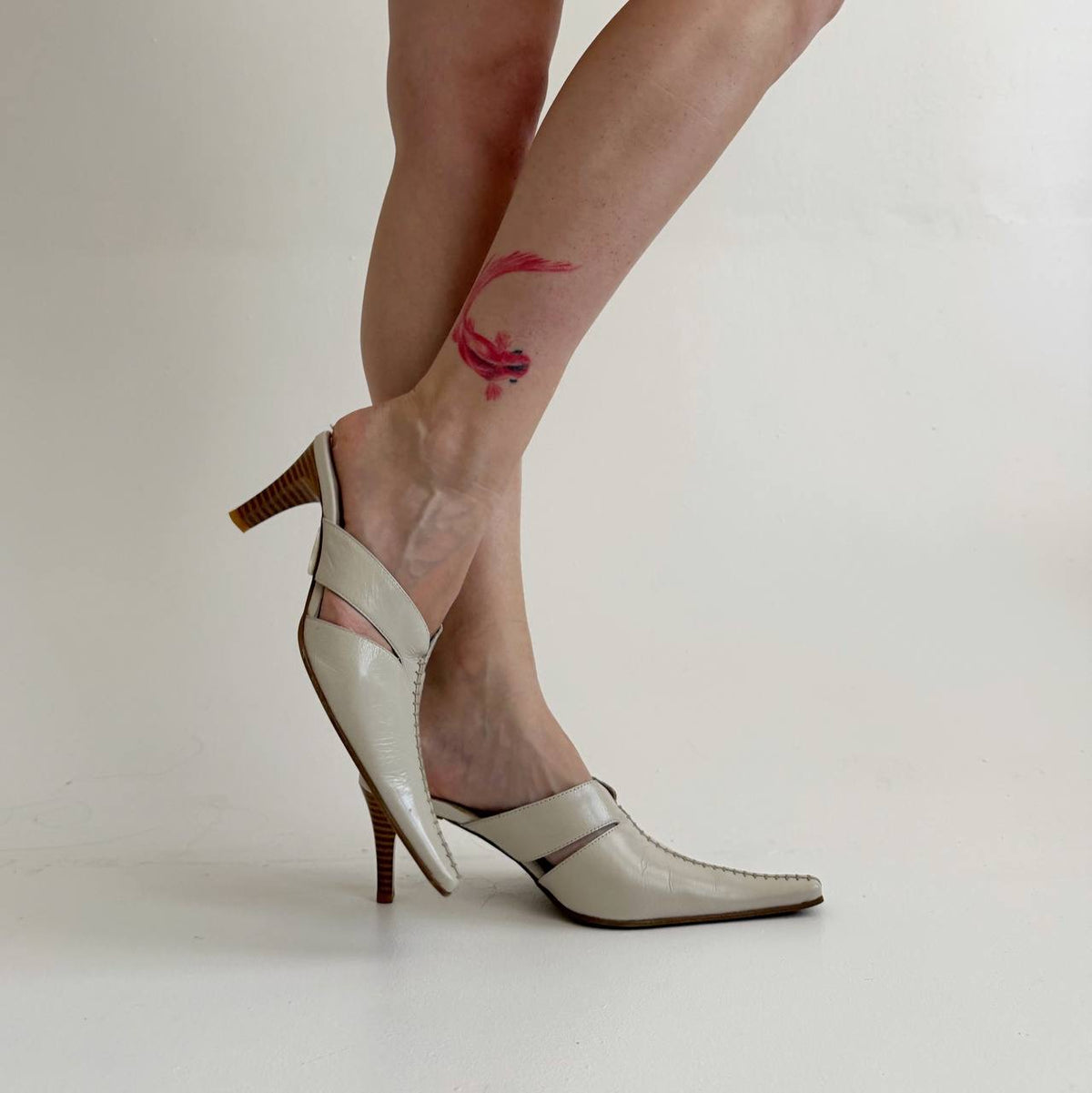 Vintage genuine leather ivory mules