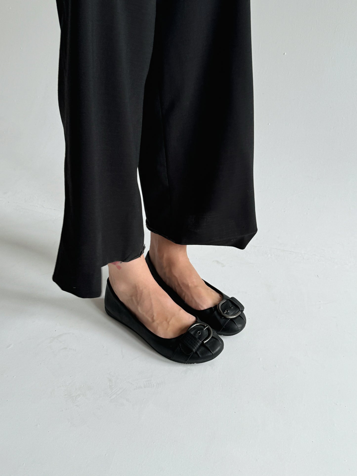 Vintage leather black ballet flats