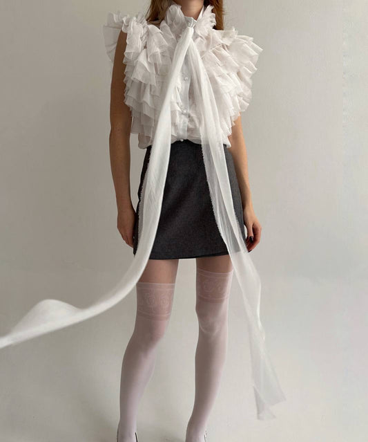 Vintagewhite blouse with raw trim ruffles