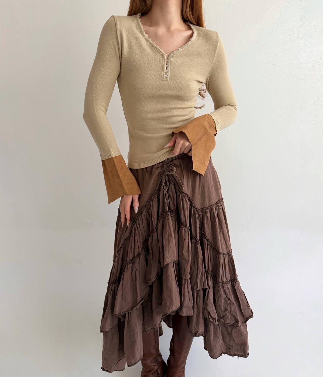 Vintage fitted blouse with genuine leather cuffs