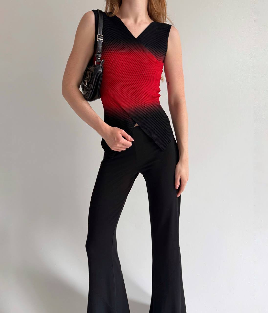Vintage 68% viscose asymmetrical knitted blouse