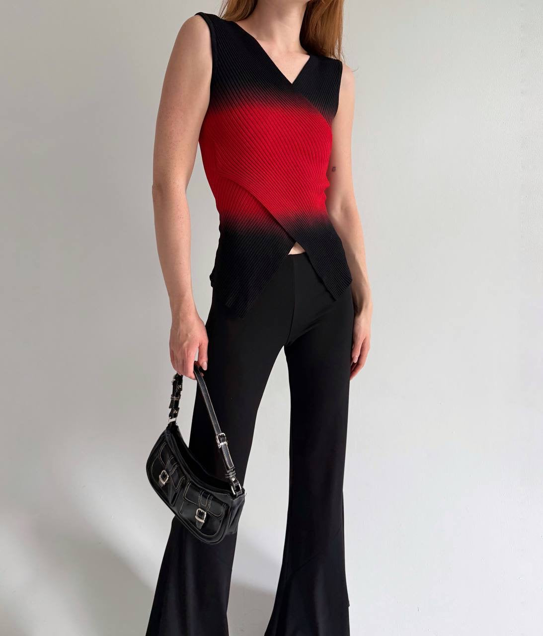Vintage 68% viscose asymmetrical knitted blouse