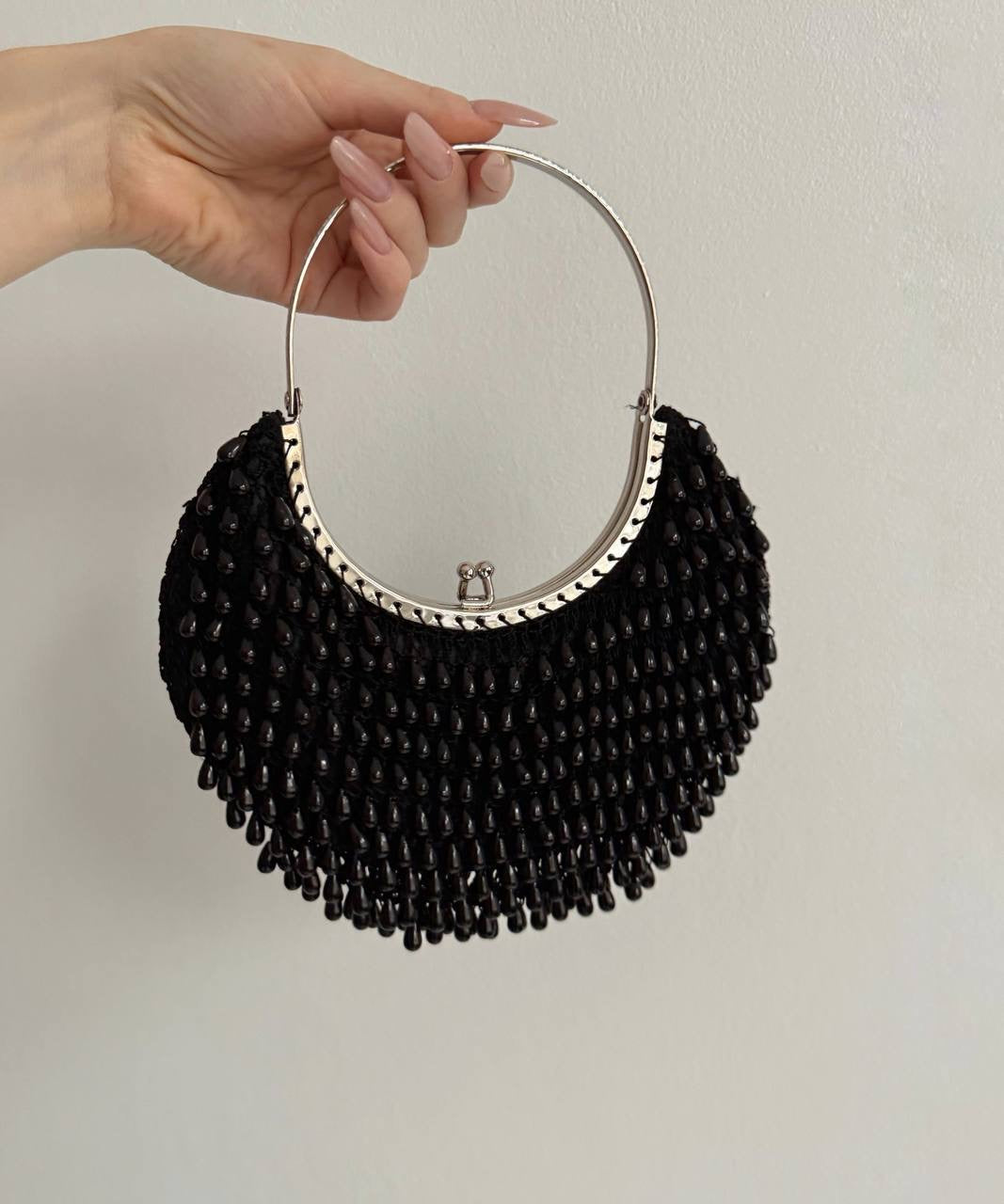 Vintage beaded round hand bag with steel round hand