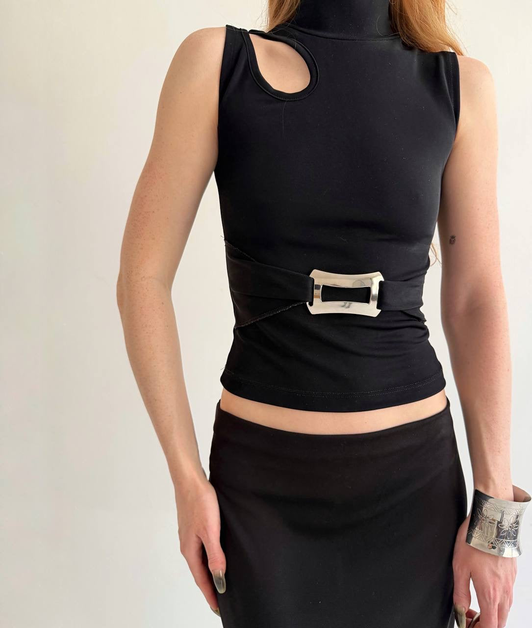 Vintage black fitted sleeveless top