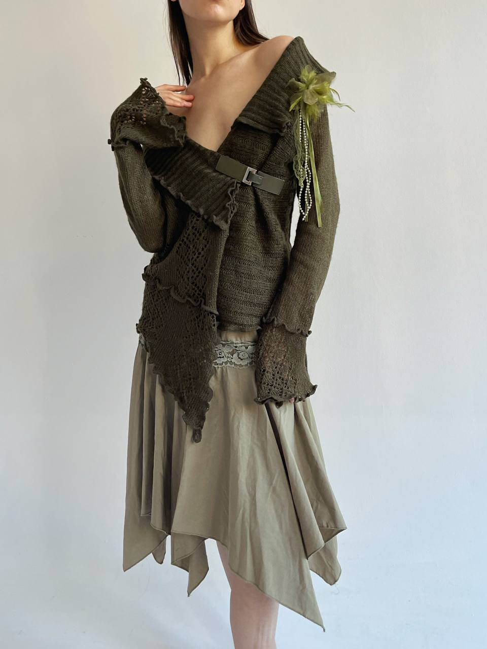 Vintage fairycore dark green asymmetrical cardigan with flower feather brooch