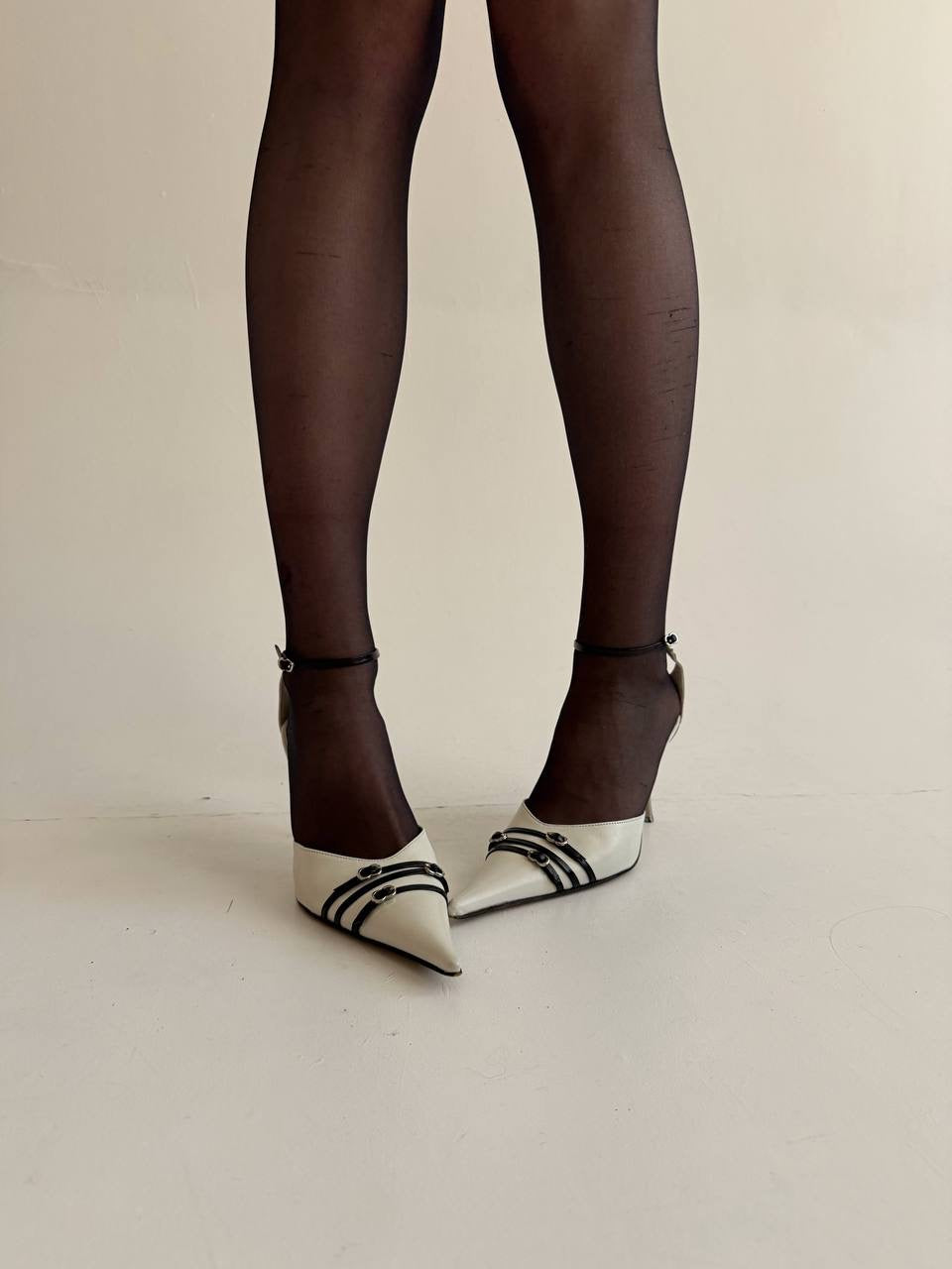 Vintage genuine leather white pointy heels