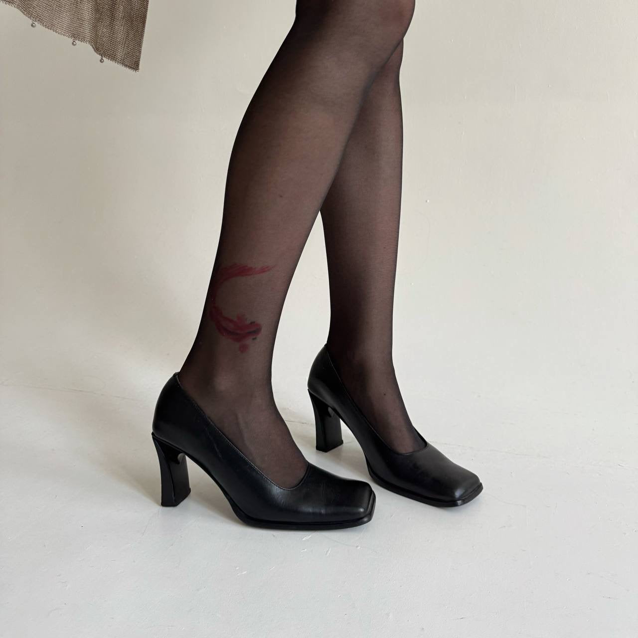 Vintage black genuine leather square toe pumps