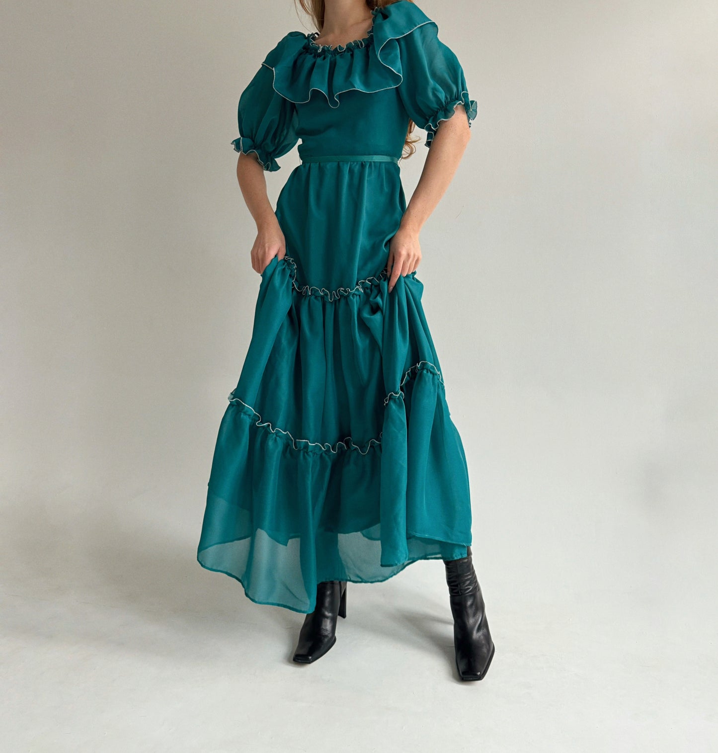 Vintage dress with ruffled and elastic neckline