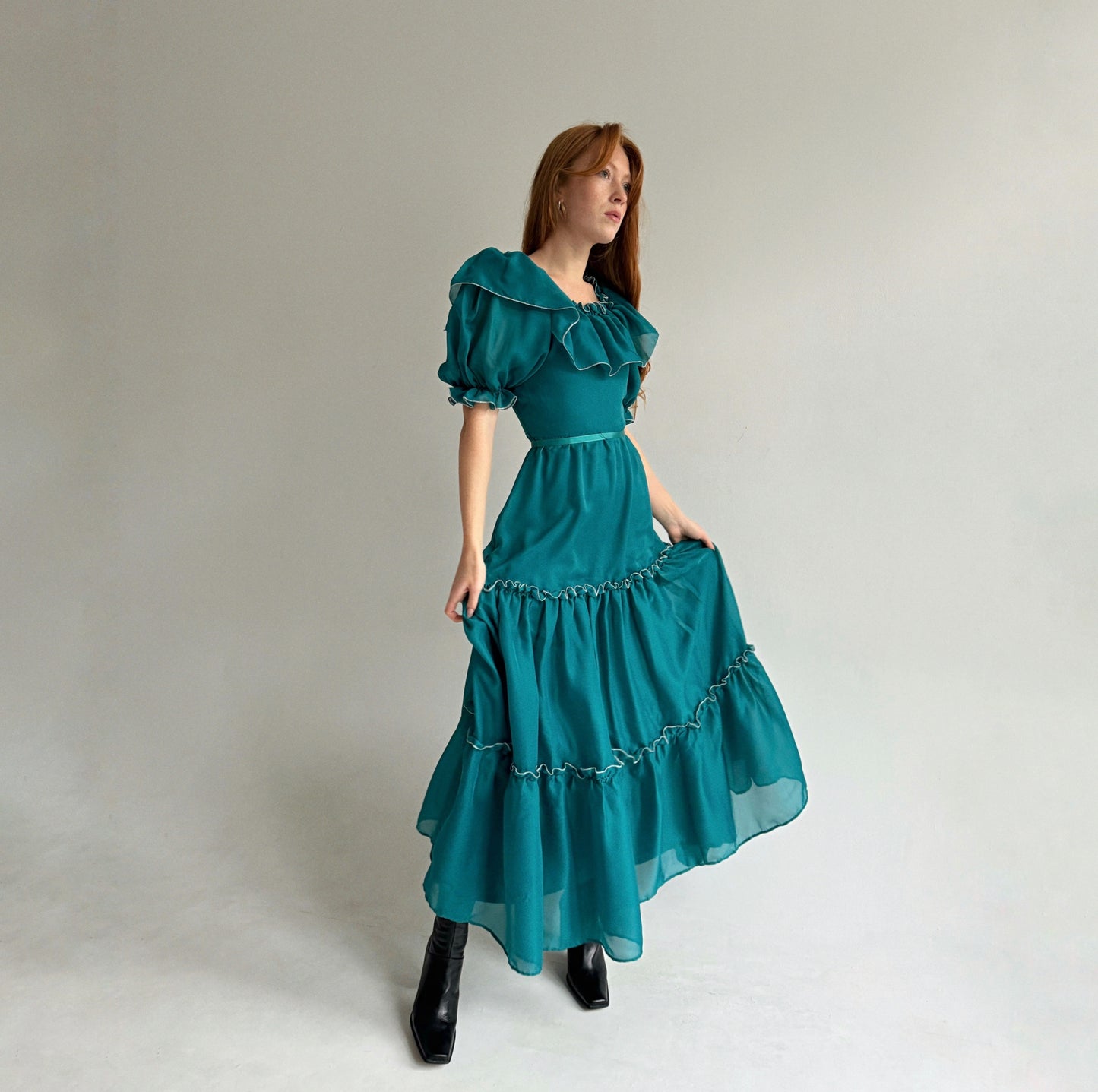 Vintage dress with ruffled and elastic neckline