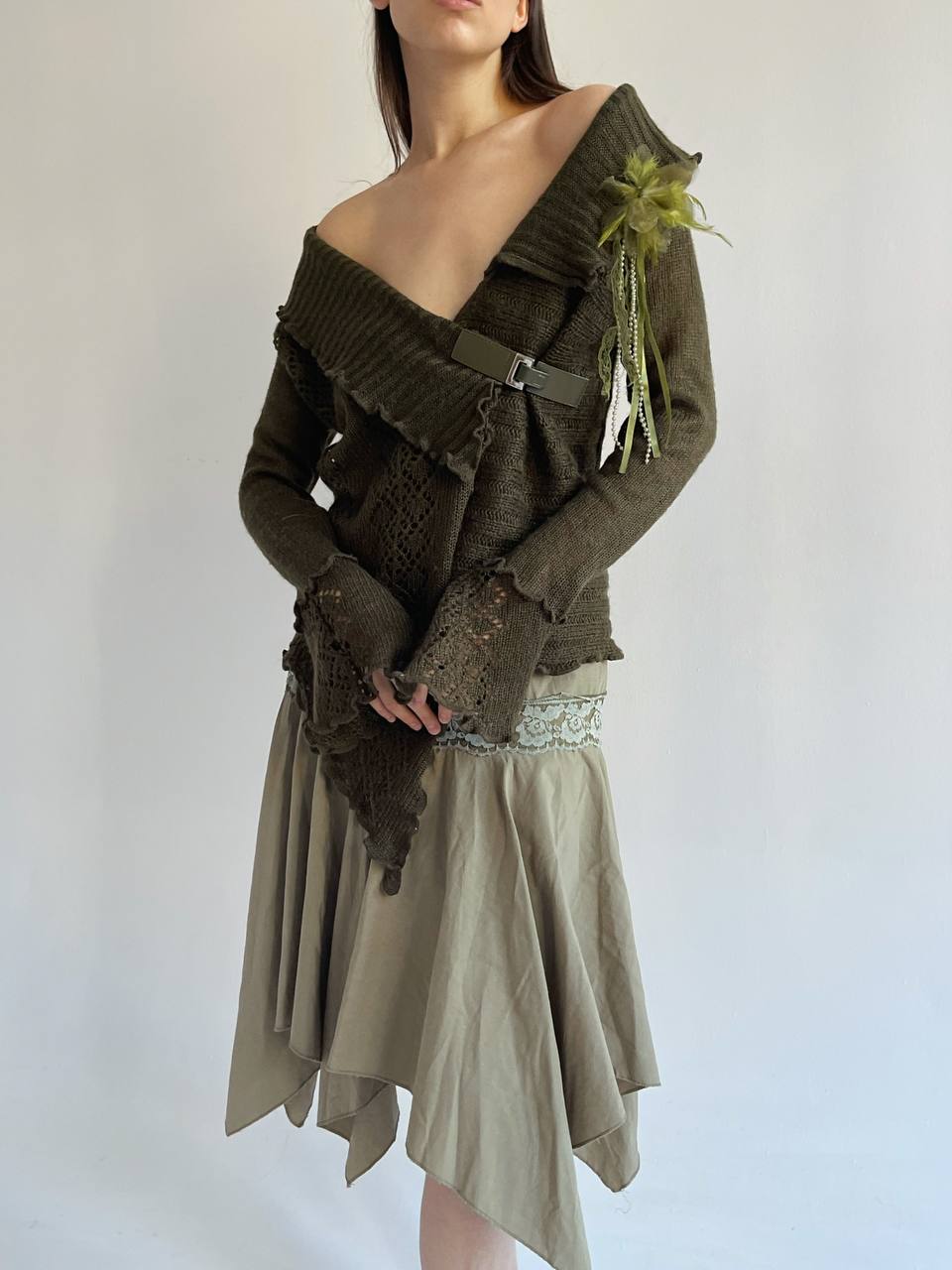 Vintage fairycore dark green asymmetrical cardigan with flower feather brooch