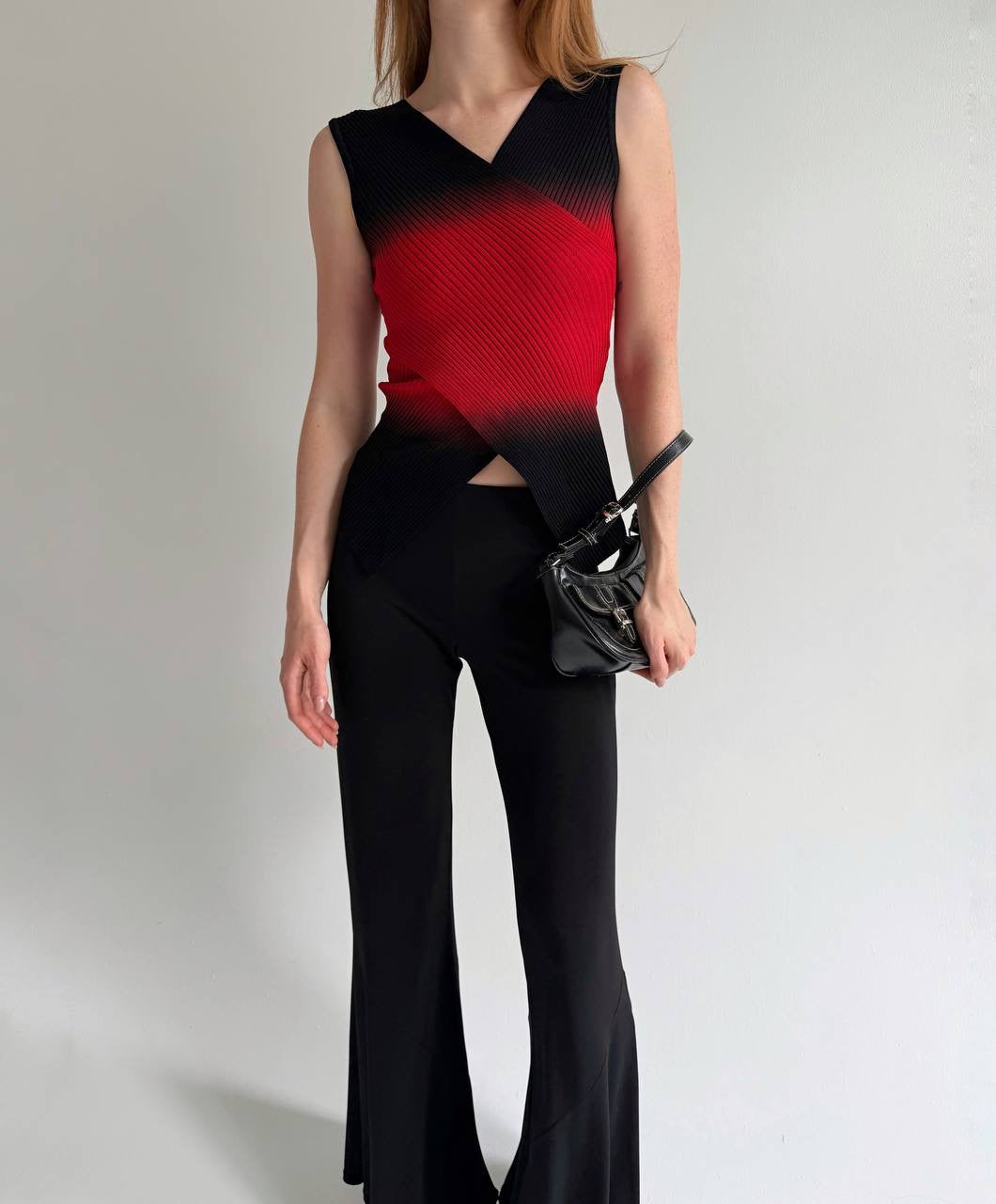 Vintage 68% viscose asymmetrical knitted blouse