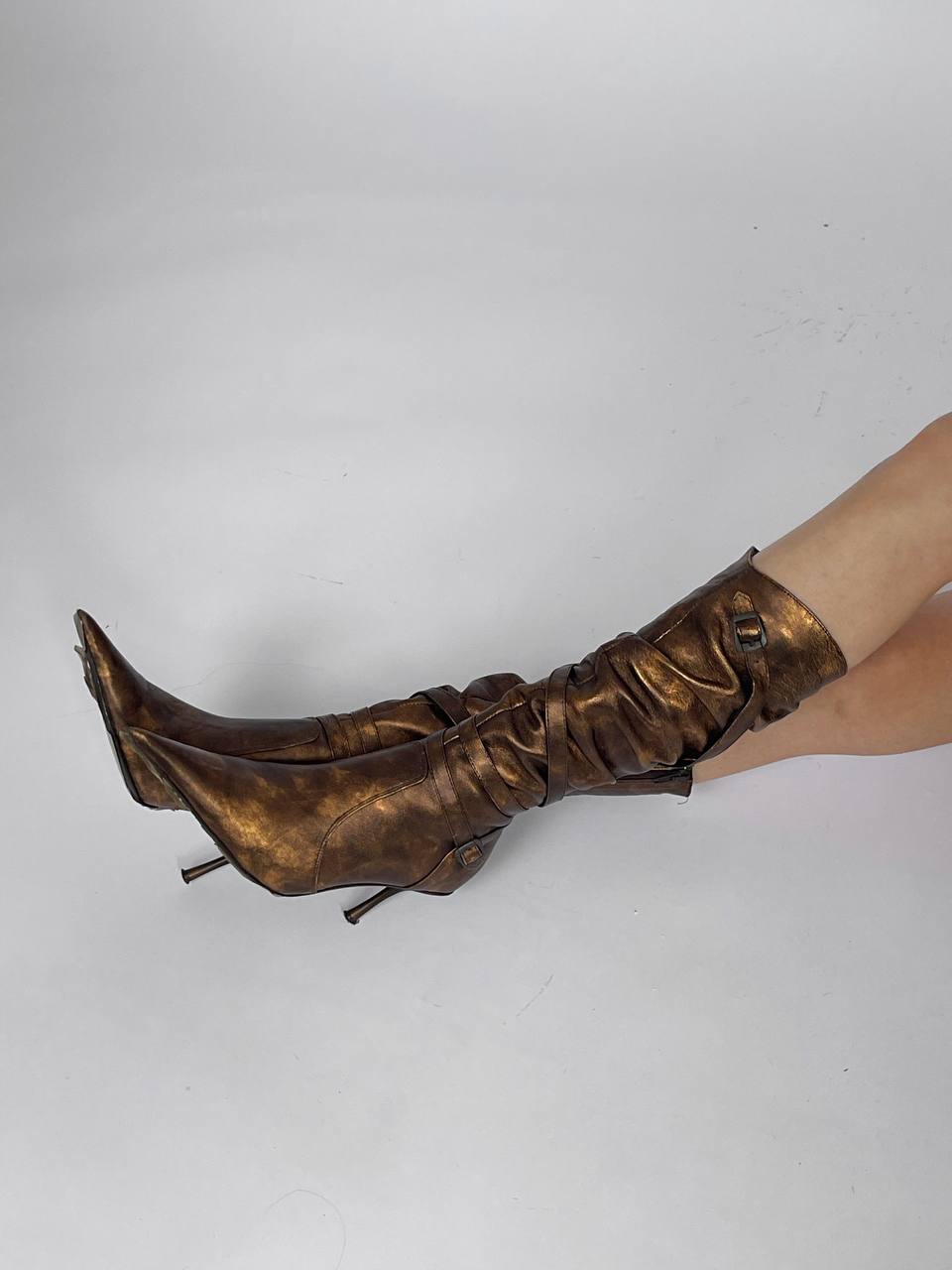 Vintage bronze gathered pointy boots with belts