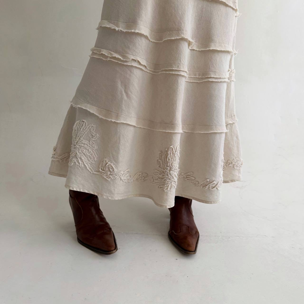 Y2K linen skirt with embroidery detail