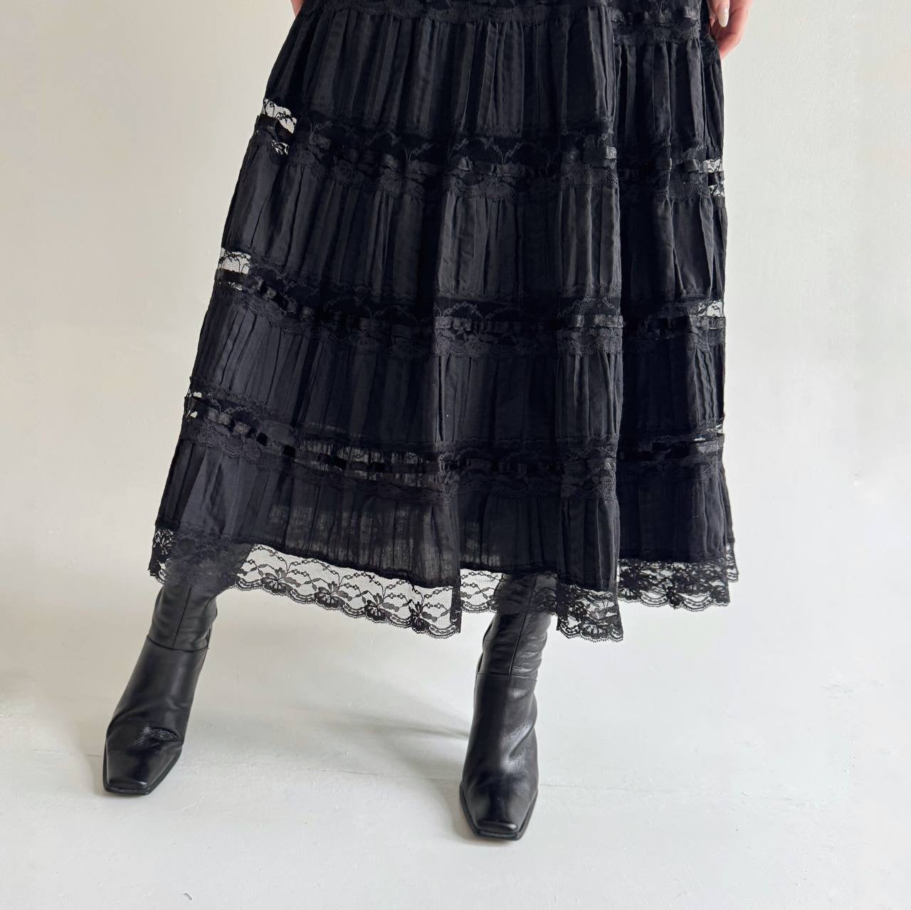 Vintage cotton maxi skirt with lace