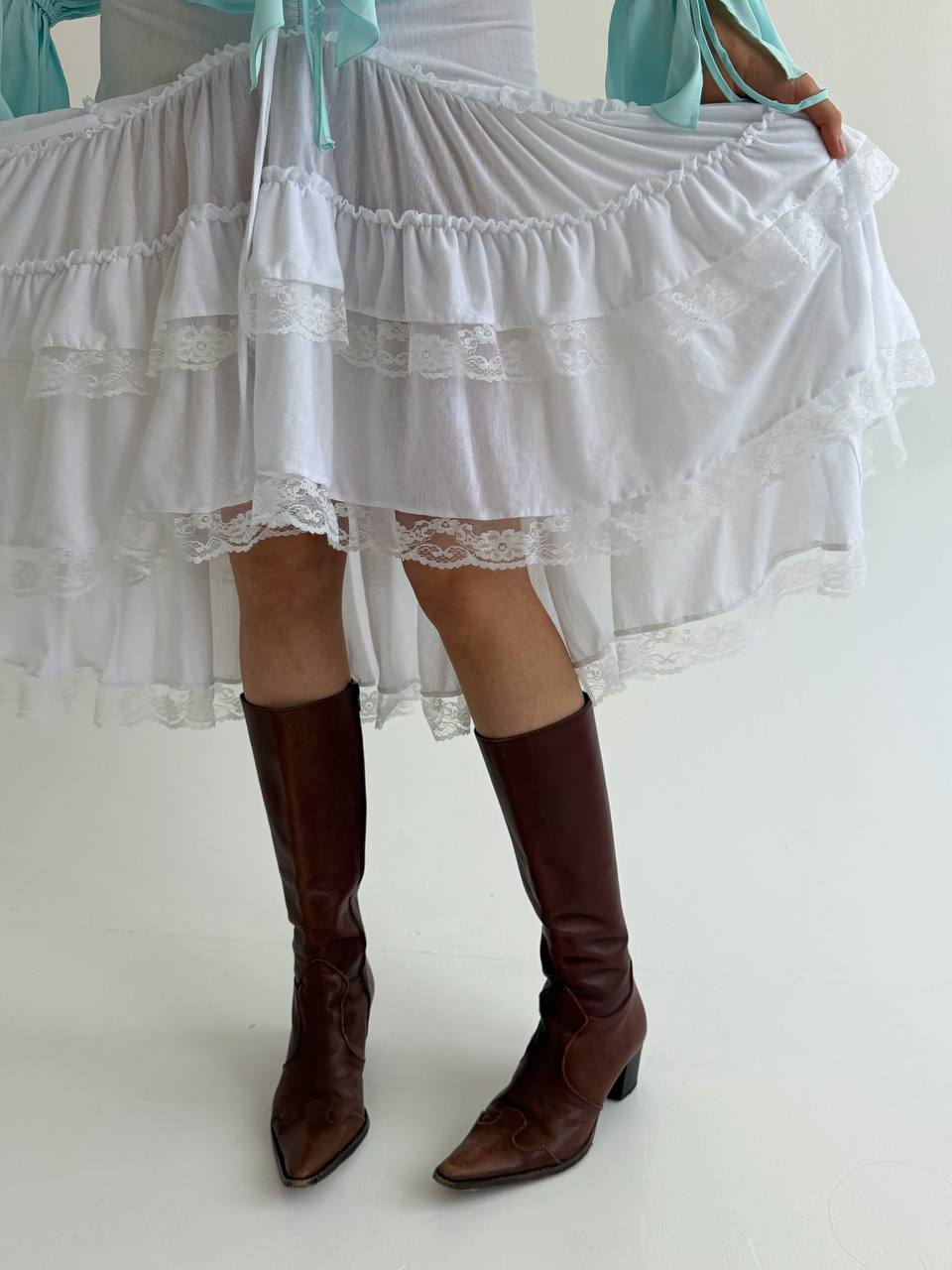 Vintage white asymmetrical skirt