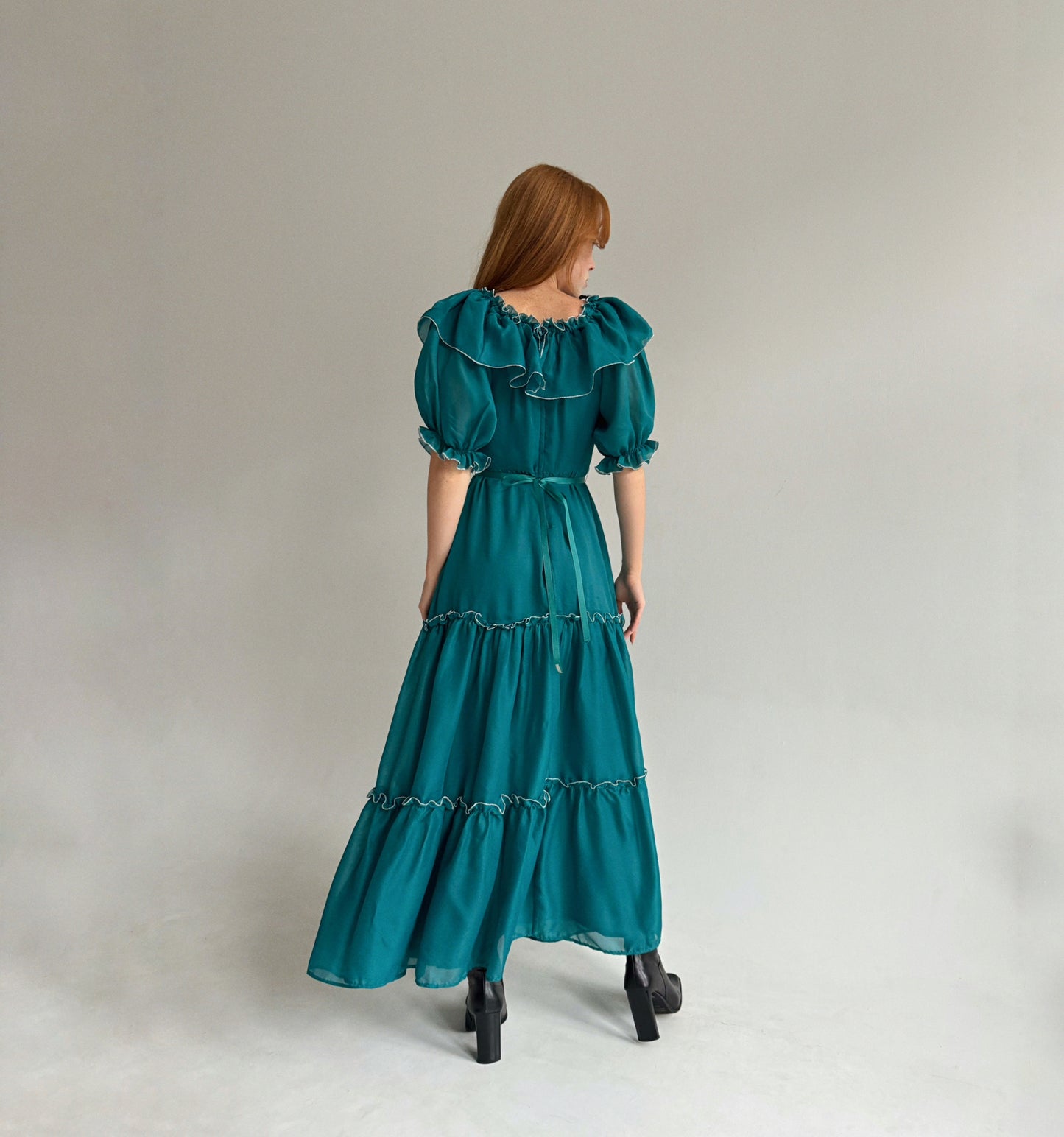 Vintage dress with ruffled and elastic neckline