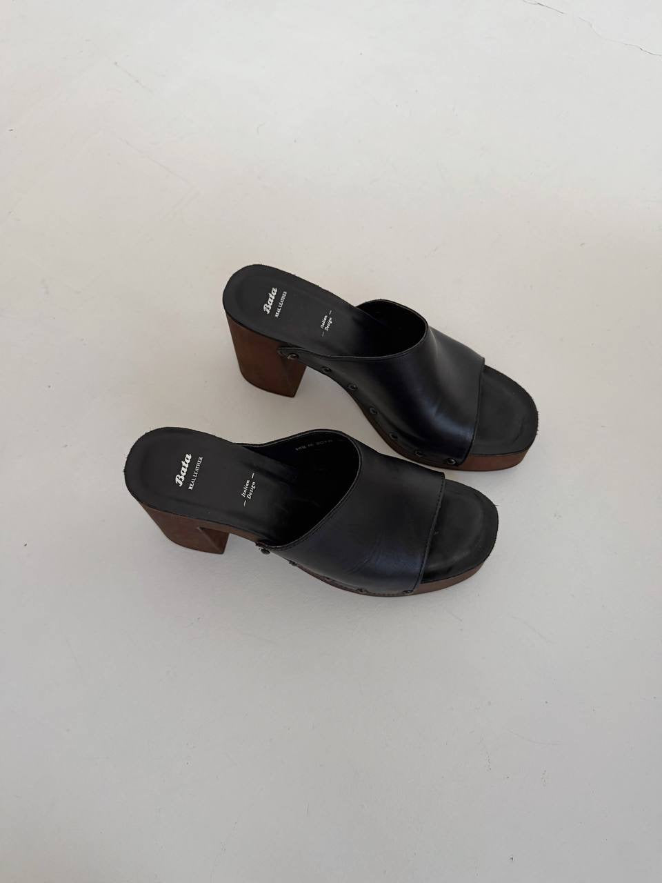 Vintage genuine leather chunky black clogs mules