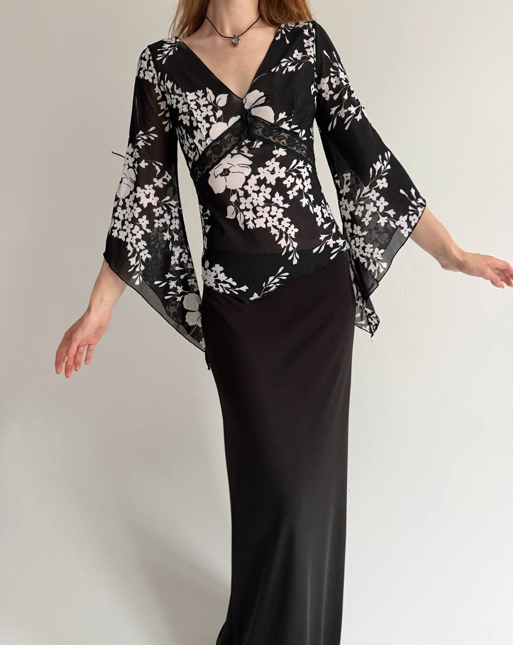 Vintage black & white floral semi blouse