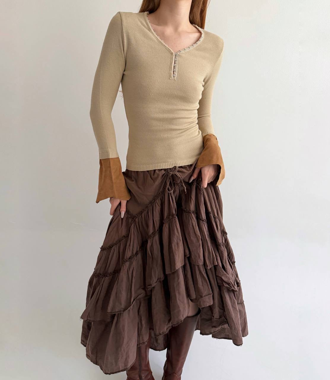 Vintage fitted blouse with genuine leather cuffs