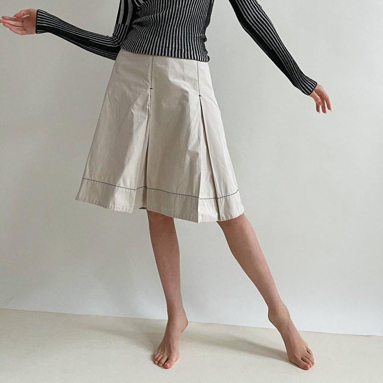 DKNY cotton beige pleated skirt